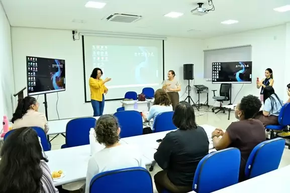 TCE-RR promove inclusão com oficina de Língua Brasileira de Sinais